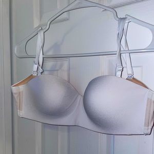 BRAND NEW WITH TAGS Victoria Secret Wireless Strapless Bra